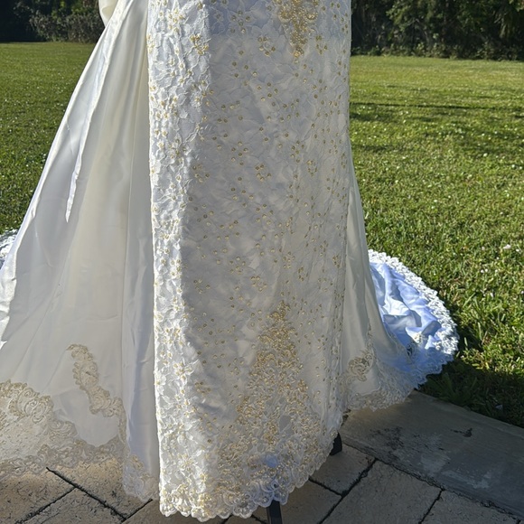90s Mori Lee wedding gown. Size small. - Picture 10 of 11